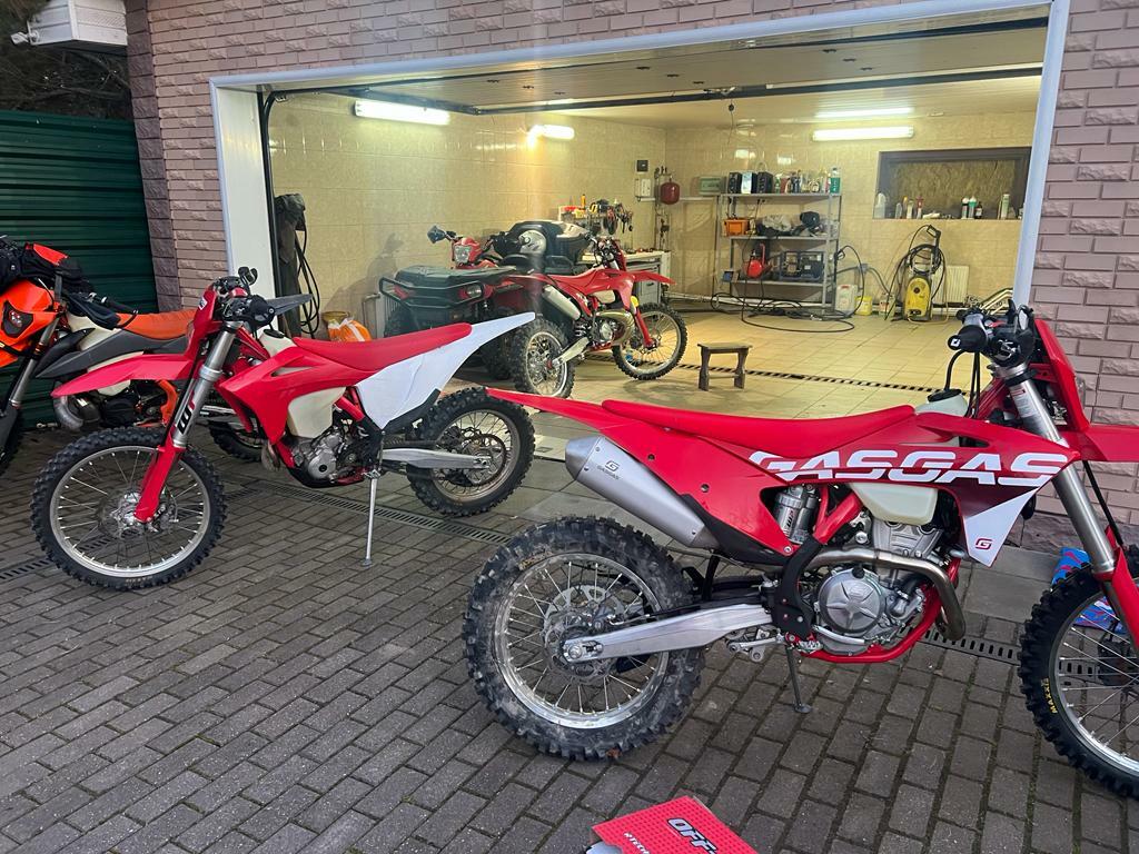 Gas Gas EC 300 и 350. 2t и 4t соответственно.